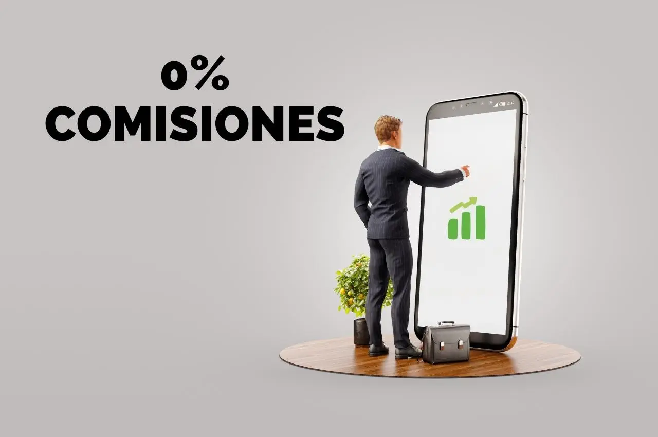 Hombre de negocios interactuando con un gran teléfono inteligente que muestra un gráfico de crecimiento. 0% Comisiones.