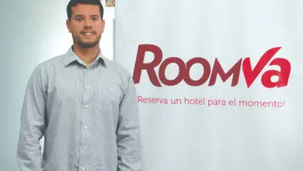 Logotipo de Roomva con un empleado. Descubre la historia y el cierre de Roomva.