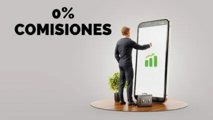 Hombre de negocios interactuando con un gran teléfono inteligente que muestra un gráfico de crecimiento. 0% Comisiones.