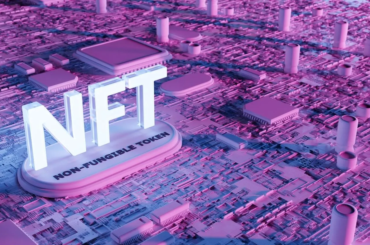 Acrónimo NFT en una placa de circuito; Token No Fungible