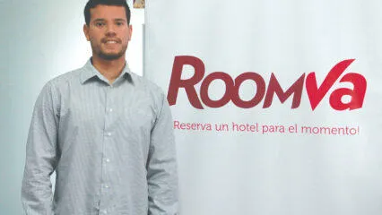 Logotipo de Roomva con un empleado. Descubre la historia y el cierre de Roomva.