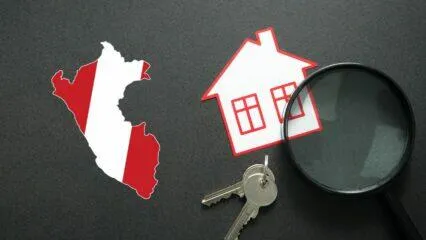 Mapa de la bandera peruana, icono de casa, llaves, lupa; inversión inmobiliaria en Perú.
