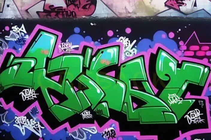 Arte de grafiti verde y rosa vibrante con letras estilizadas.