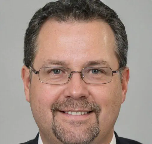 Foto de rostro de Mark Johnson, director ejecutivo de Acme Corp