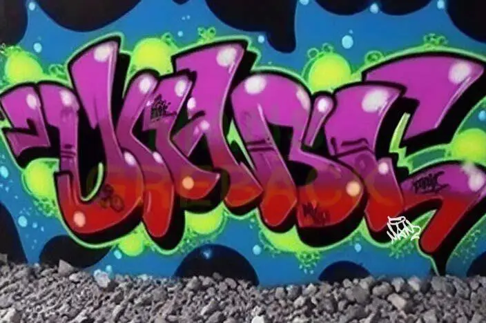 Arte de graffiti vibrante que presenta la palabra 
